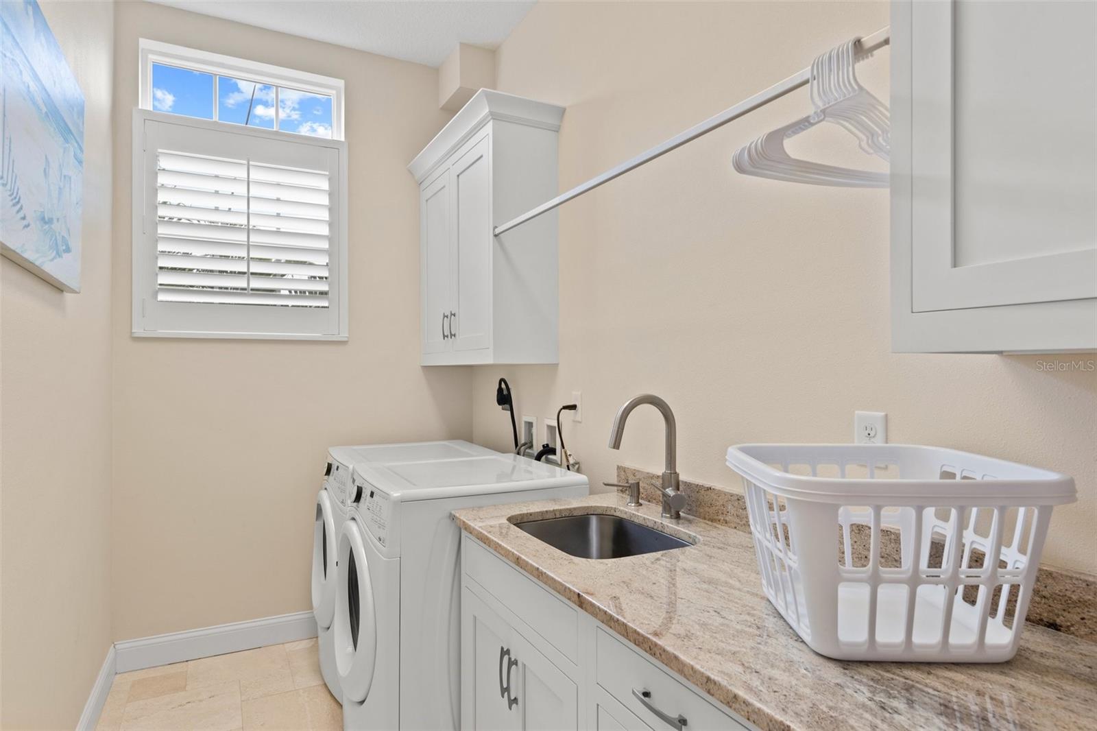 Image 38 of 43 For 1021 Crescent Street 1