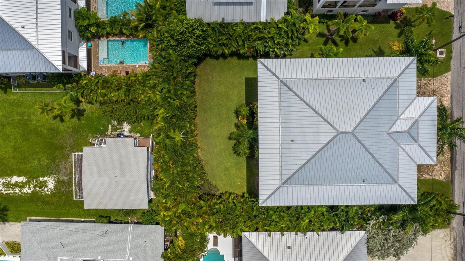 Image 39 of 43 For 1021 Crescent Street 1