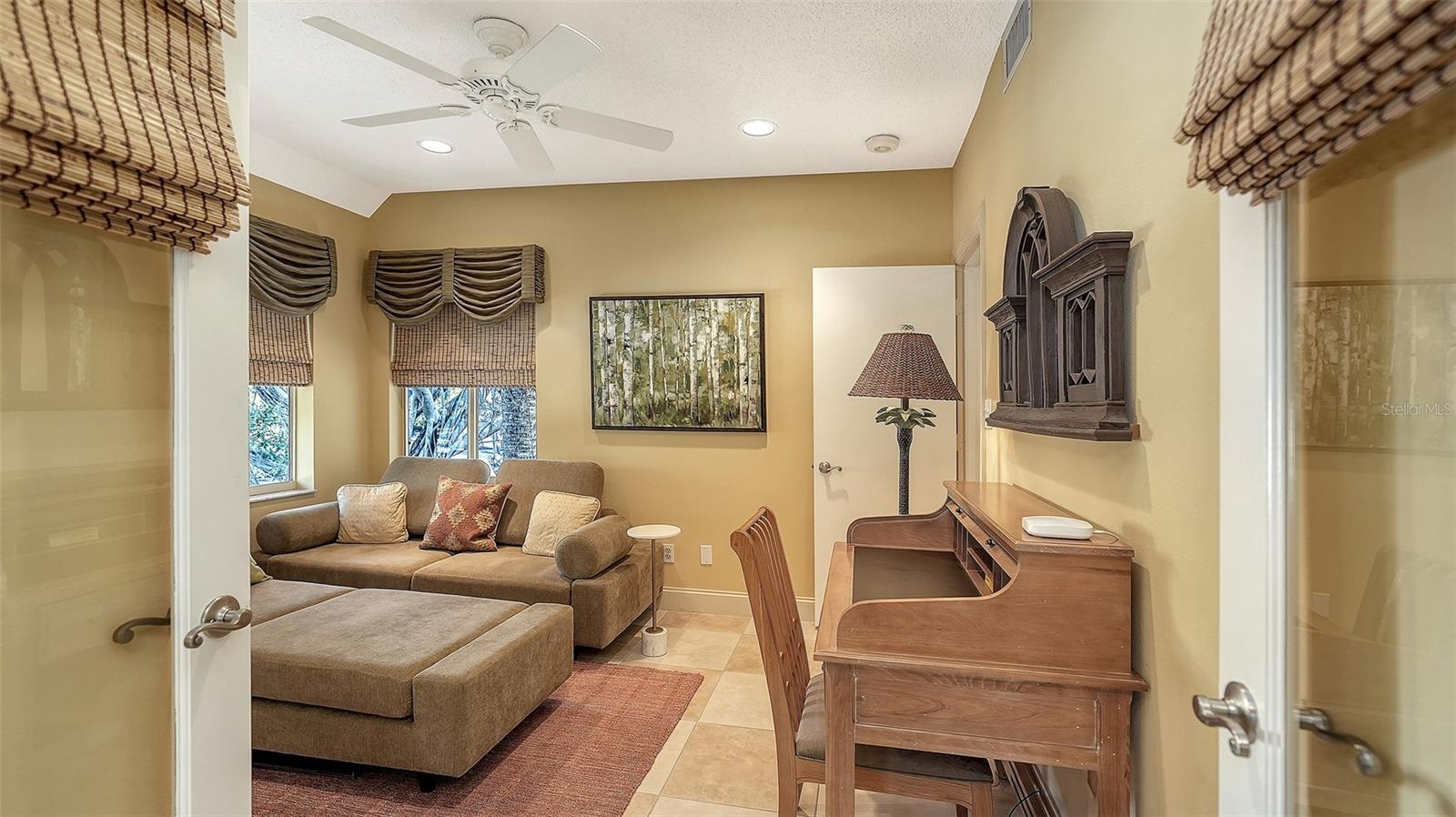 Image 21 of 61 For 1904 Harbourside Drive 201