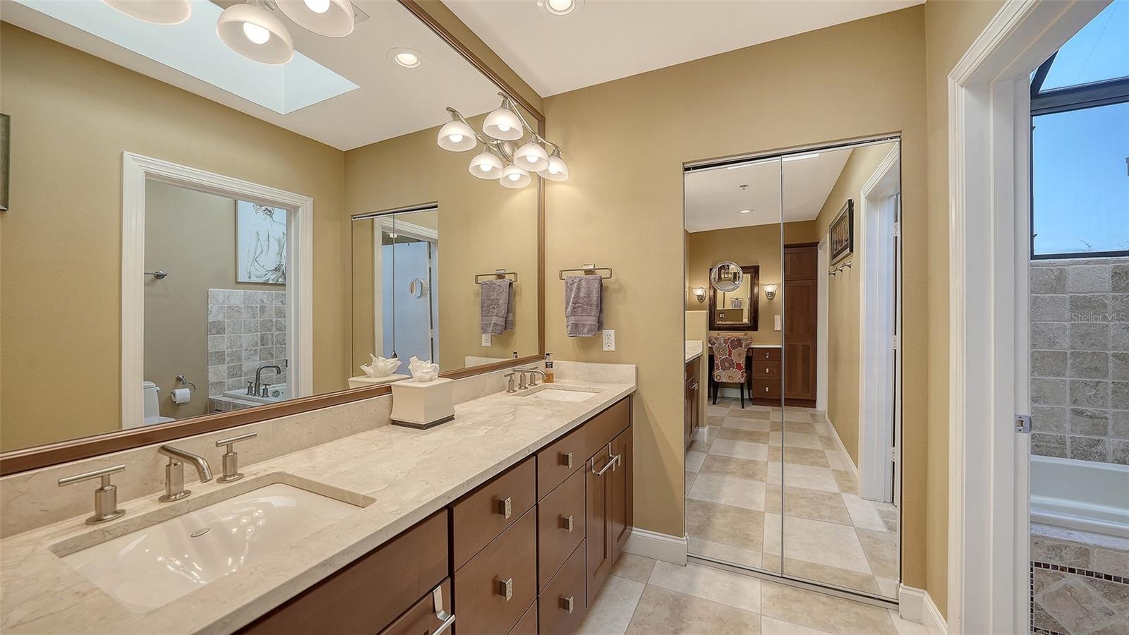 Image 30 of 61 For 1904 Harbourside Drive 201