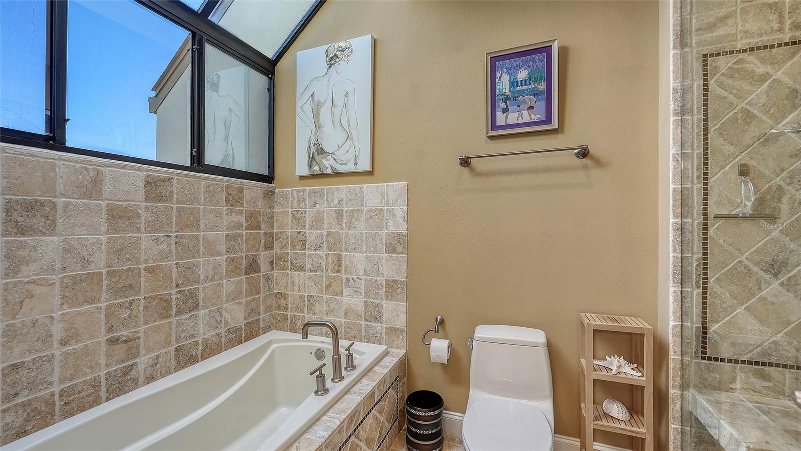 Image 32 of 61 For 1904 Harbourside Drive 201