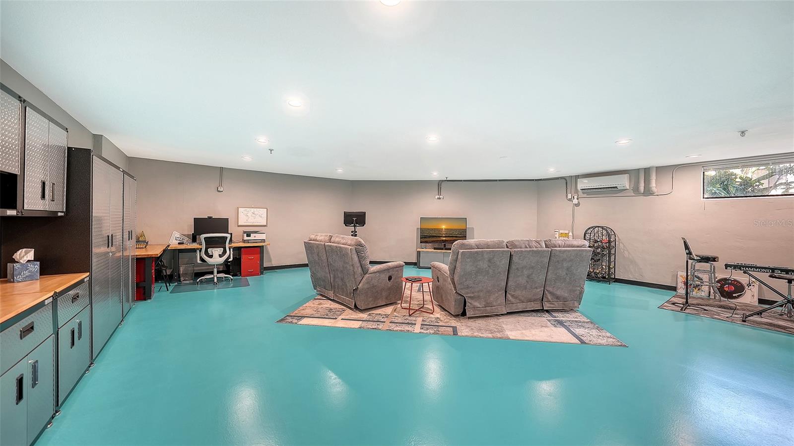 Image 39 of 61 For 1904 Harbourside Drive 201