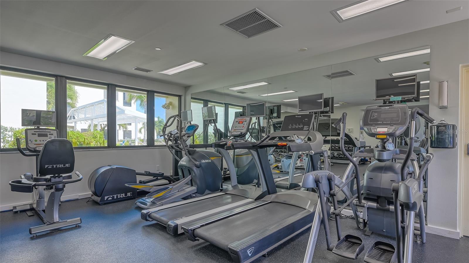 Image 49 of 61 For 1904 Harbourside Drive 201