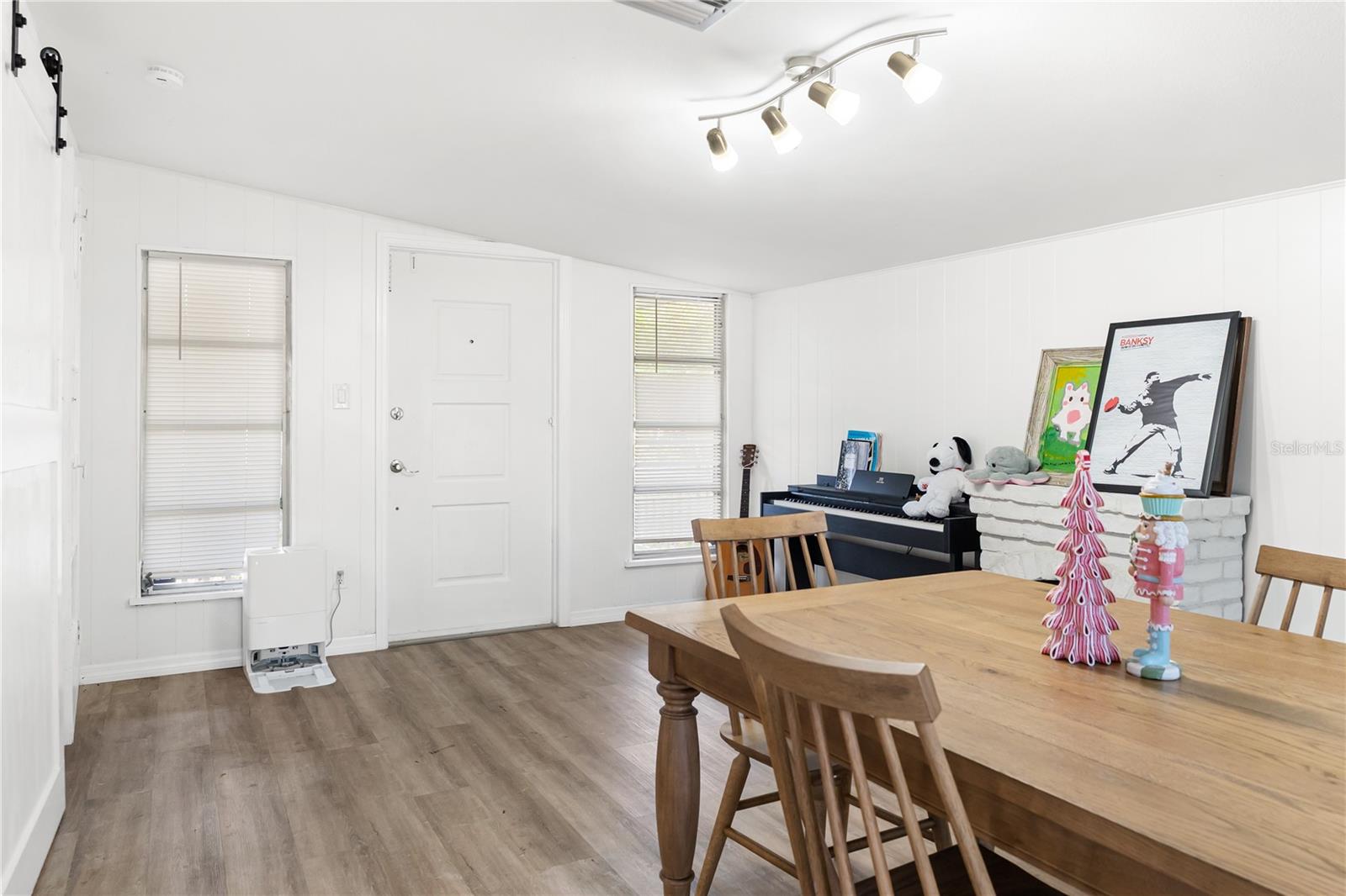 Image 8 of 25 For 4105 Rockefeller Avenue