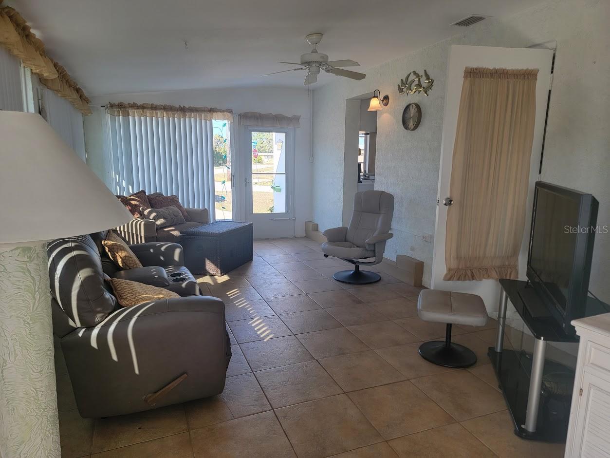 Image 5 of 32 For 8385 Aero Avenue