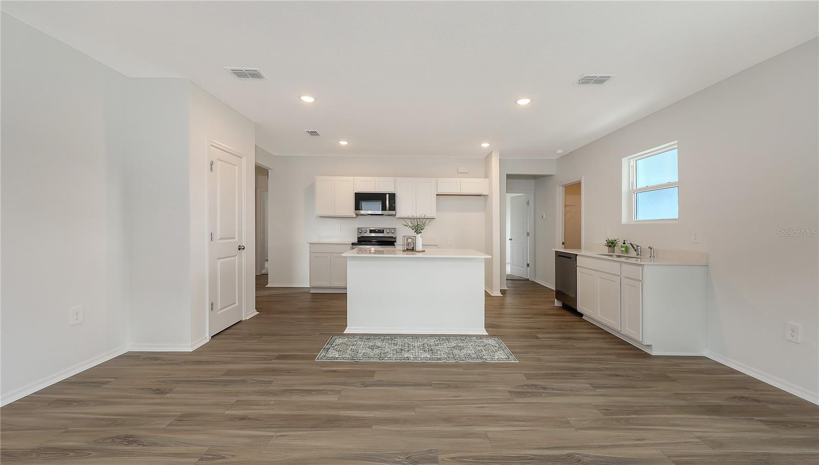 Image 3 of 18 For 4410 Hawthorn Avenue