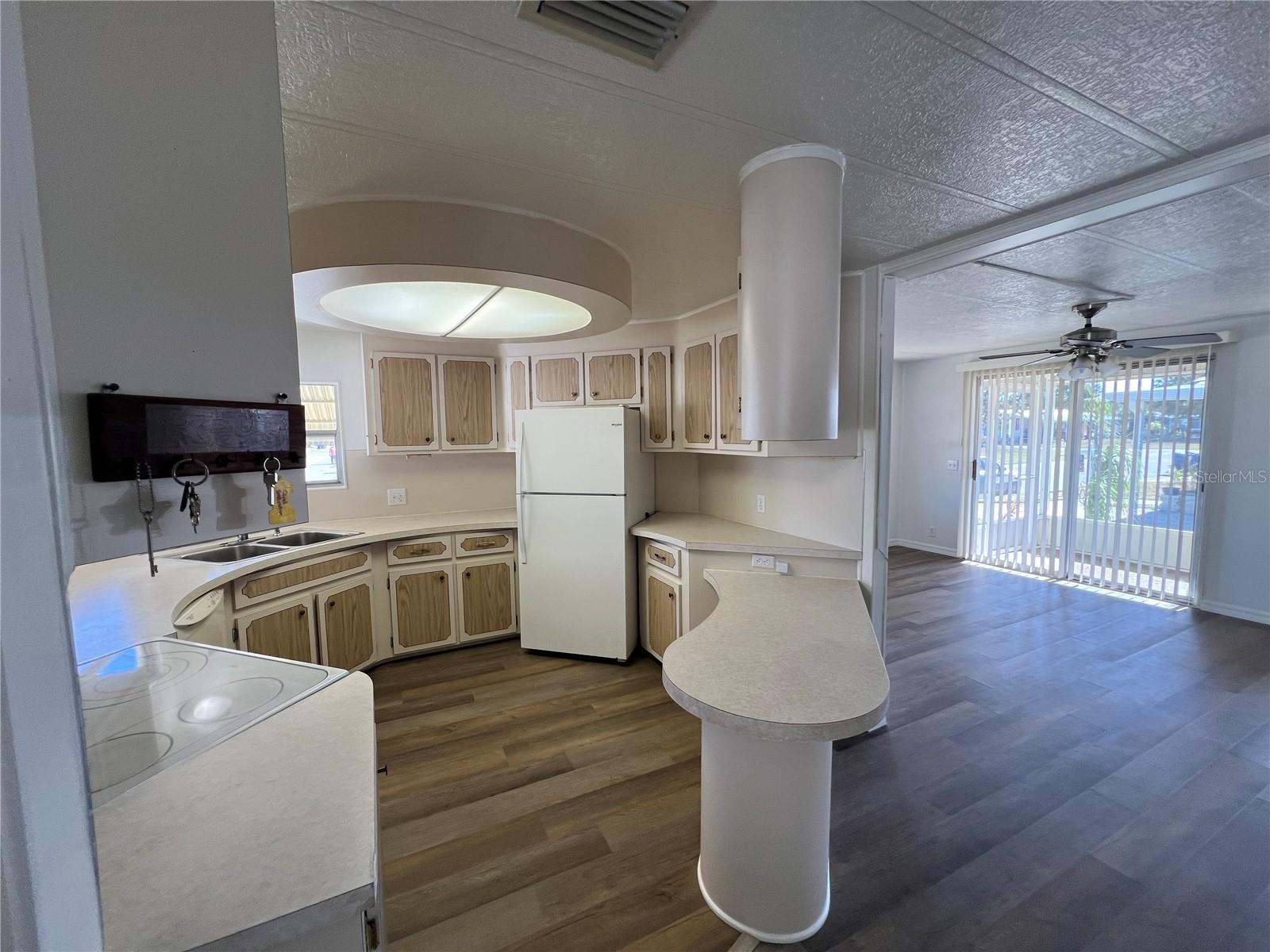 Image 11 of 38 For 6710 36th Avenue E 103