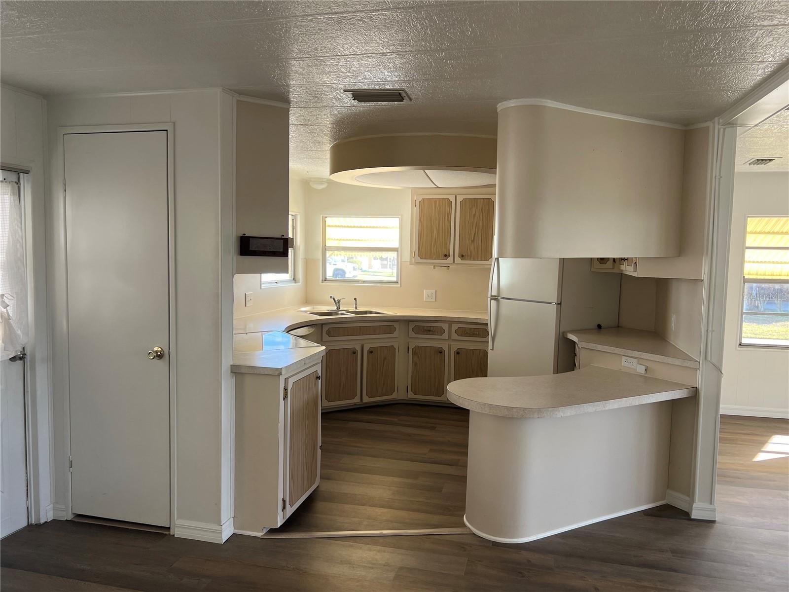 Image 14 of 38 For 6710 36th Avenue E 103