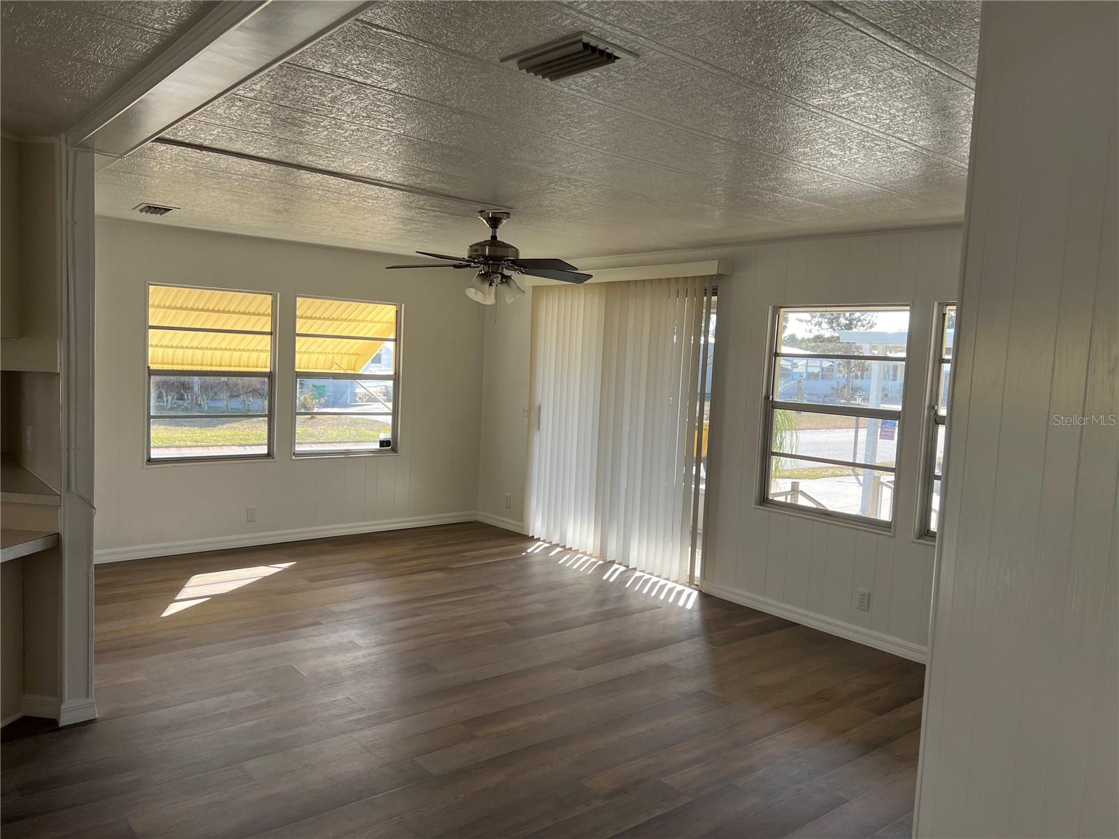 Image 17 of 38 For 6710 36th Avenue E 103