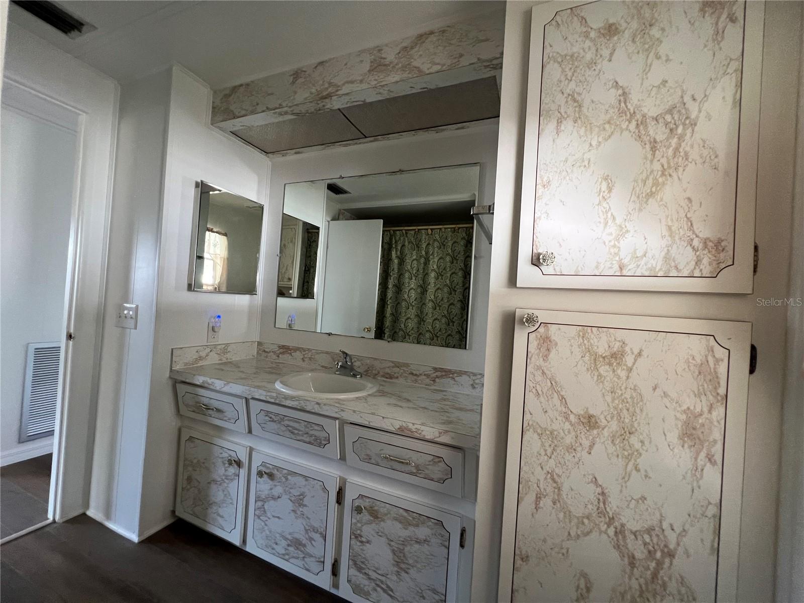 Image 22 of 38 For 6710 36th Avenue E 103