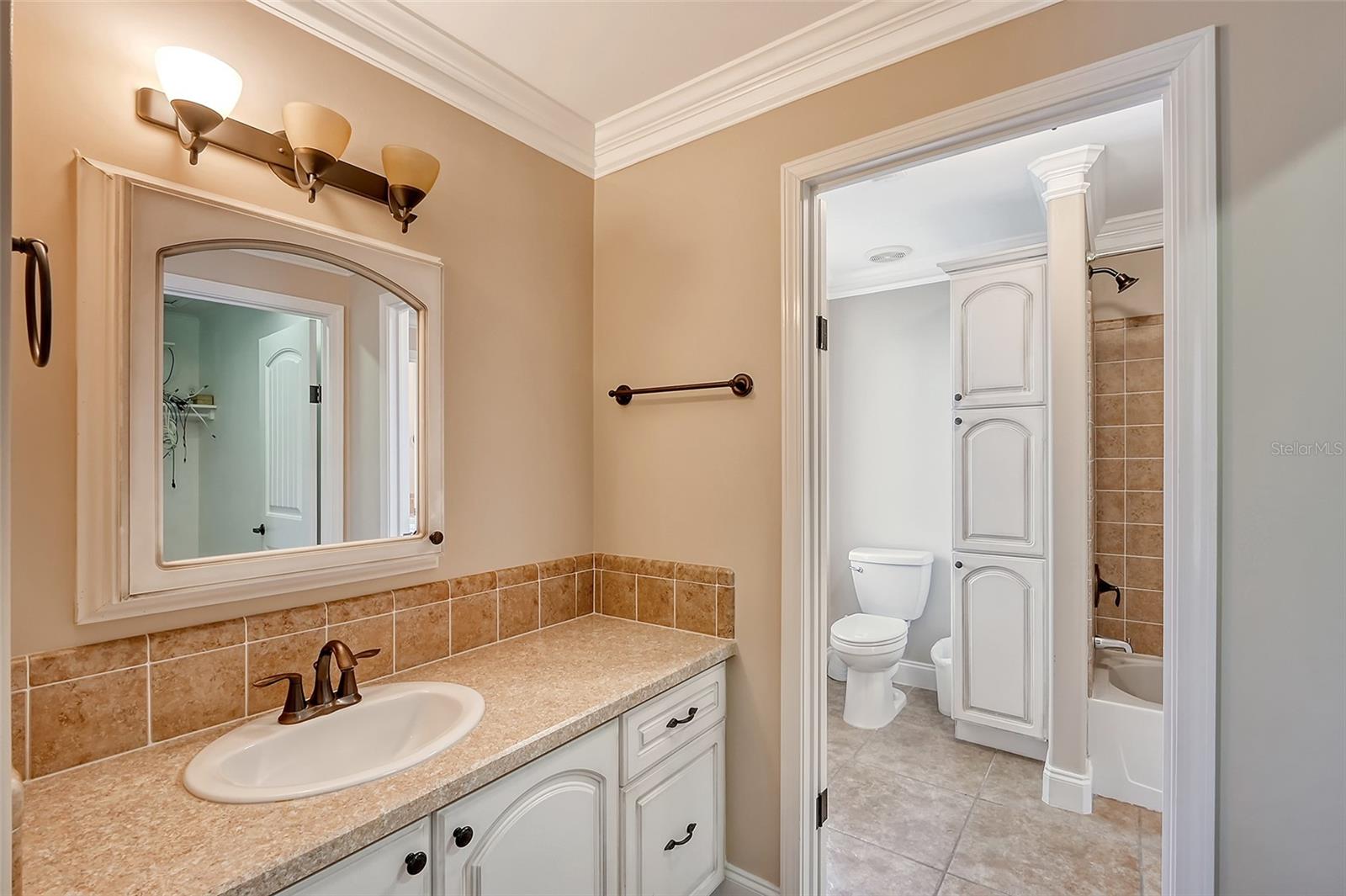 Image 27 of 46 For 1732 Hillview Street