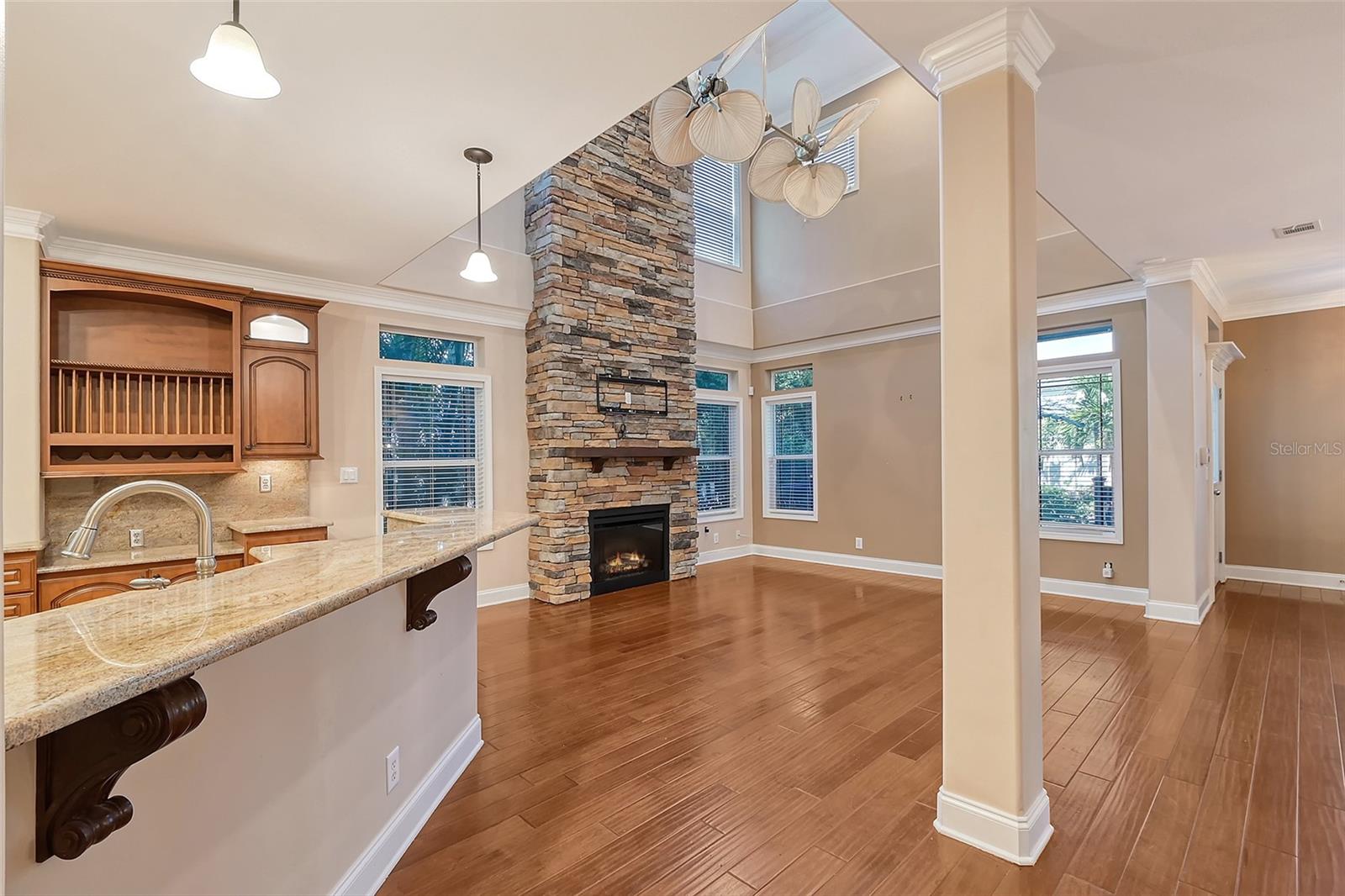 Image 9 of 46 For 1732 Hillview Street