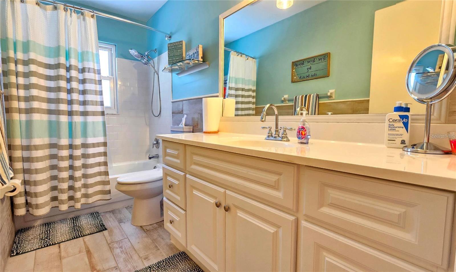 Image 11 of 39 For 5385 Avenida Del Mare