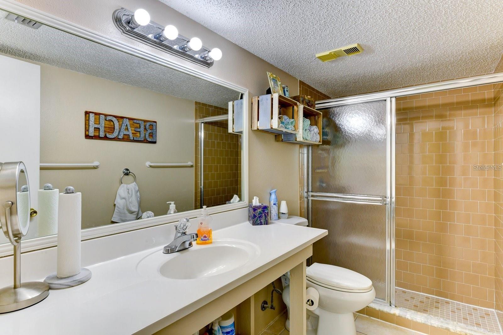 Image 21 of 39 For 5385 Avenida Del Mare