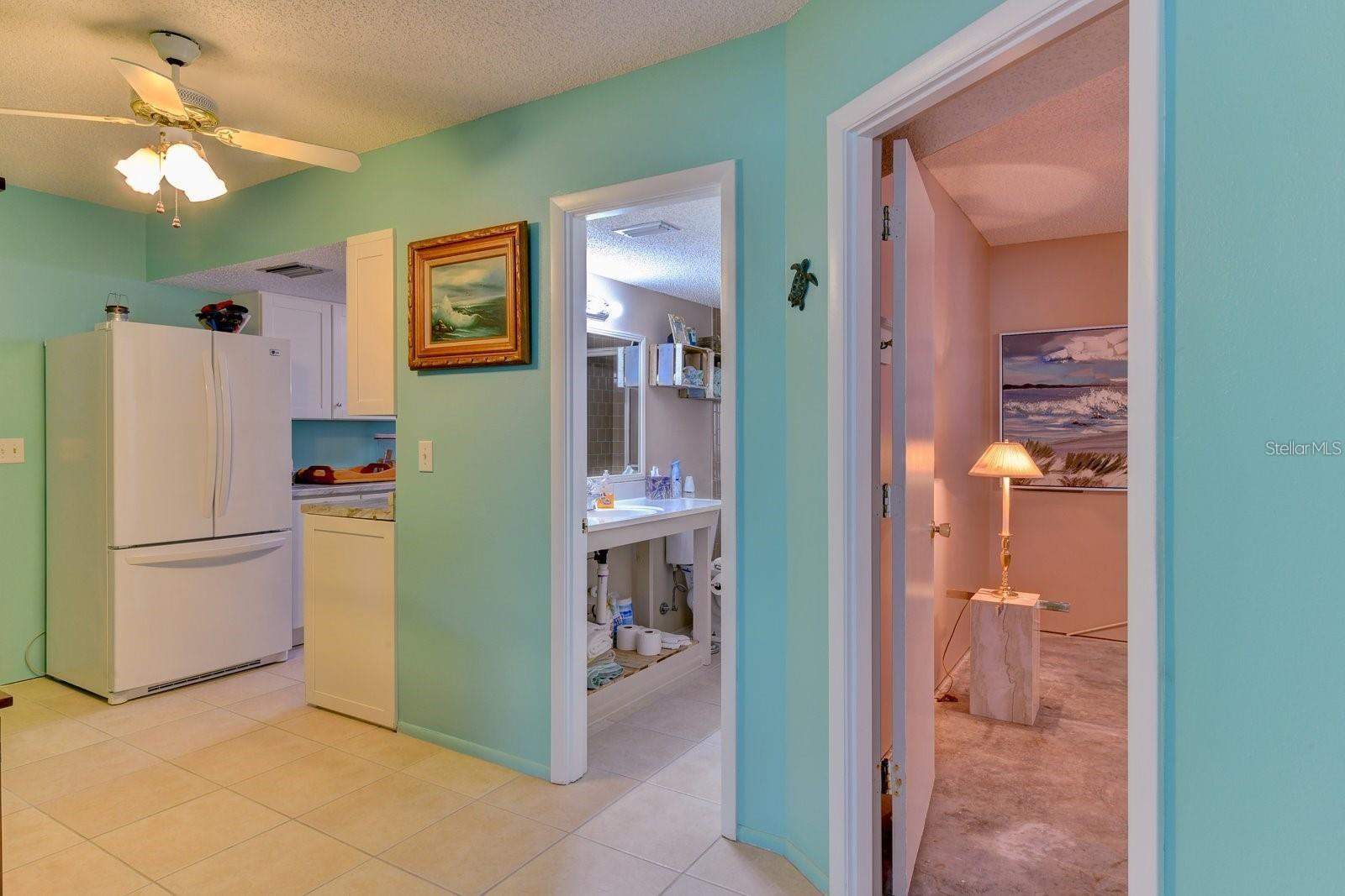 Image 22 of 39 For 5385 Avenida Del Mare