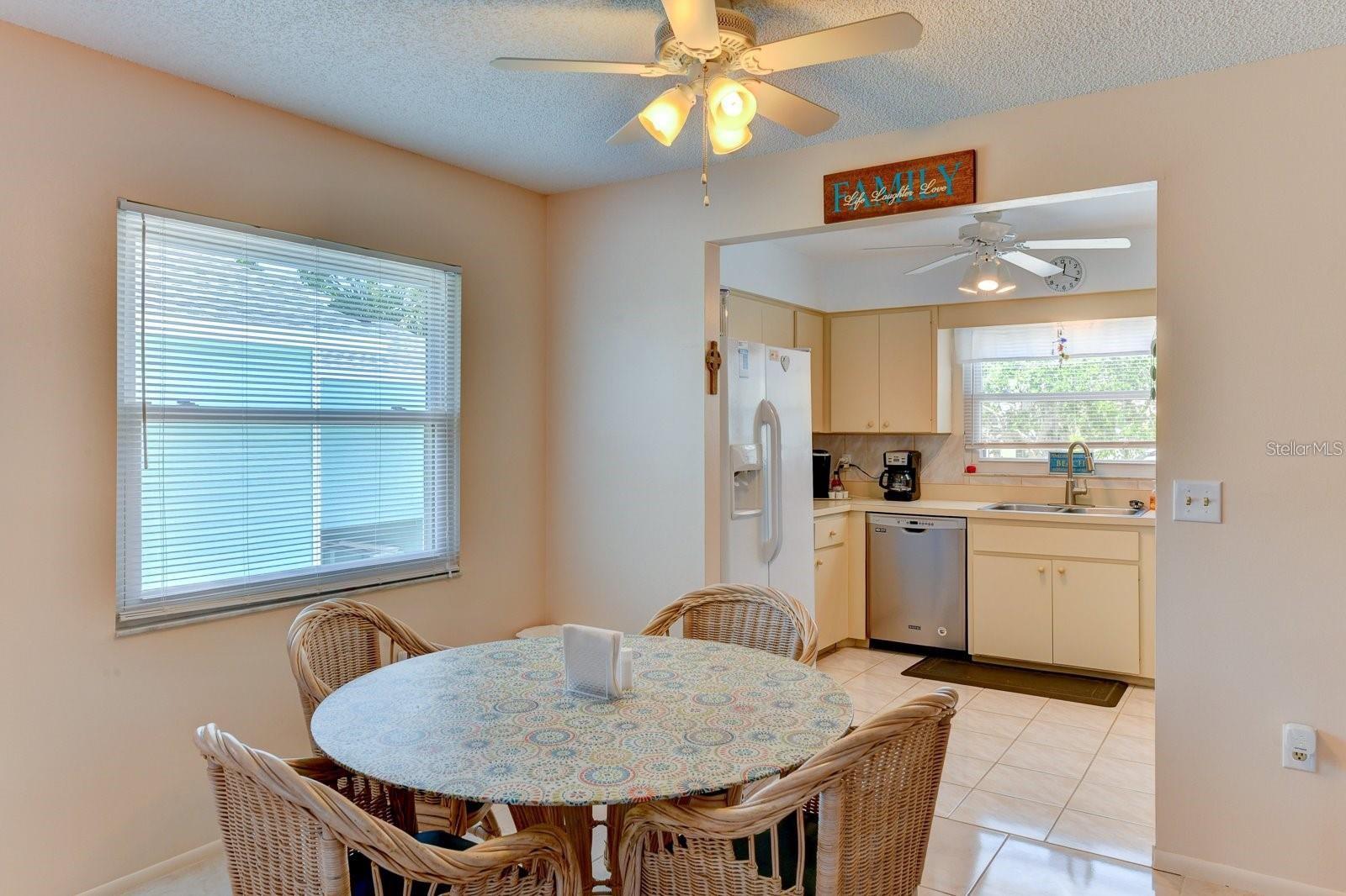 Image 4 of 39 For 5385 Avenida Del Mare