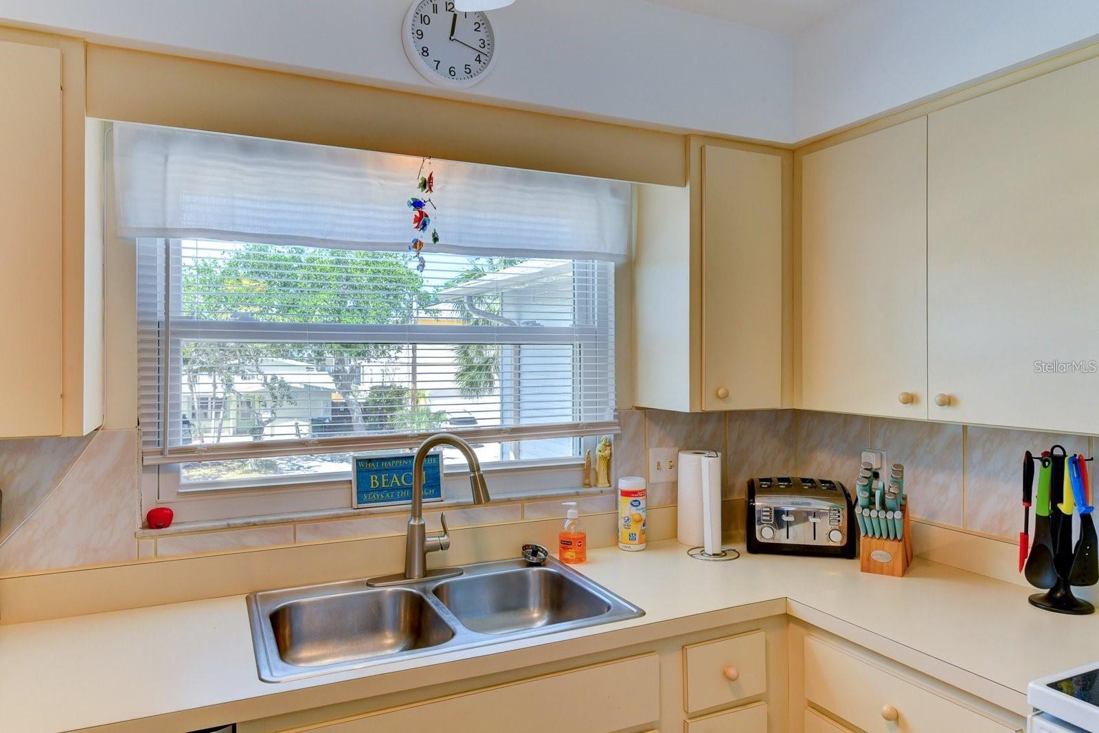 Image 5 of 39 For 5385 Avenida Del Mare