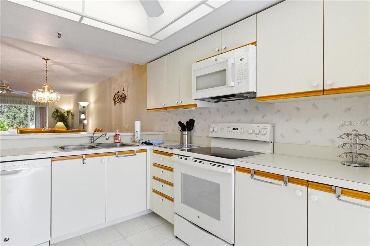 Image 4 of 86 For 6713 Stone River Road 103