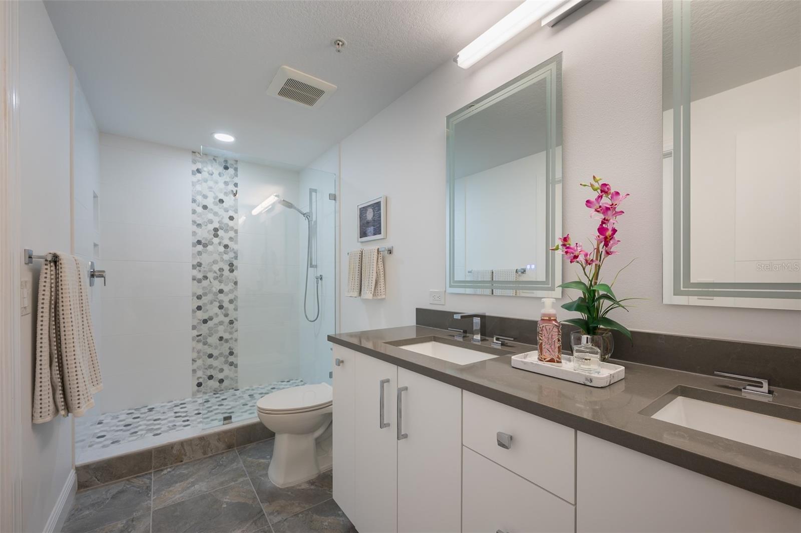 Image 22 of 60 For 800 Tamiami Trail 815