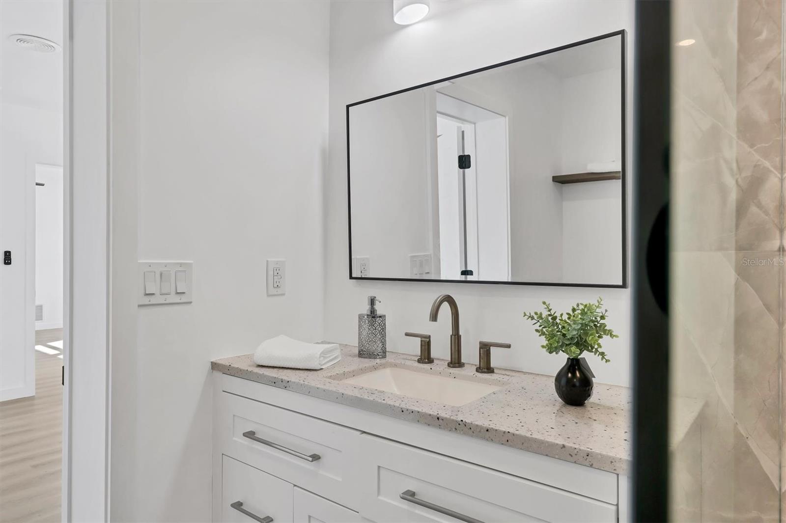 Image 16 of 36 For 2435 Eugene Street