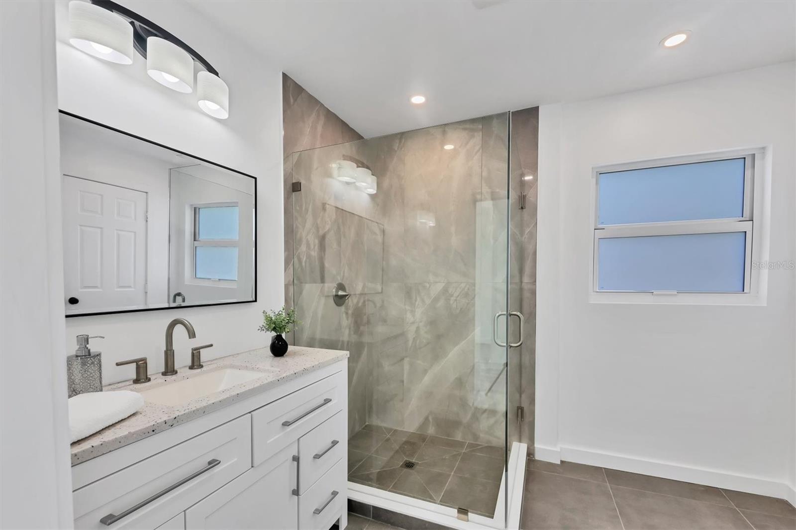 Image 17 of 36 For 2435 Eugene Street