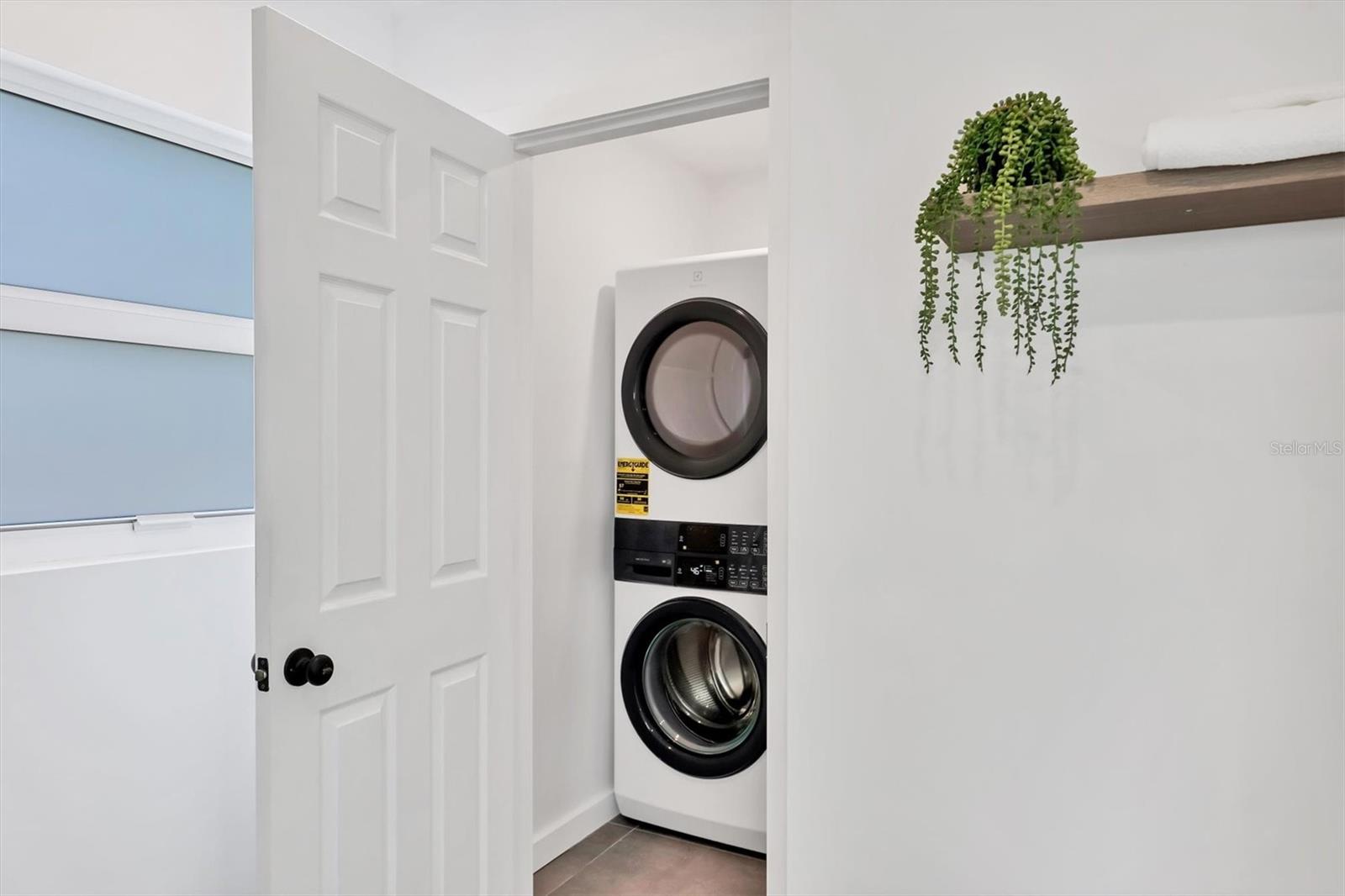 Image 19 of 36 For 2435 Eugene Street