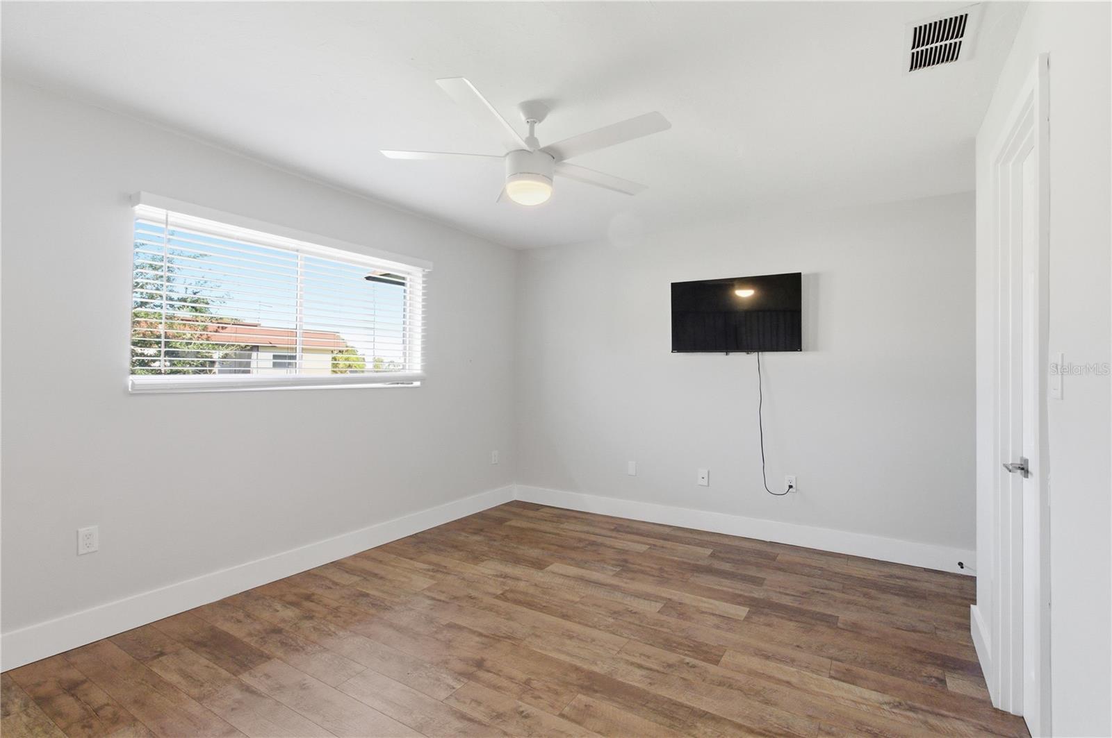 Image 16 of 21 For 3500 Beneva Road 307