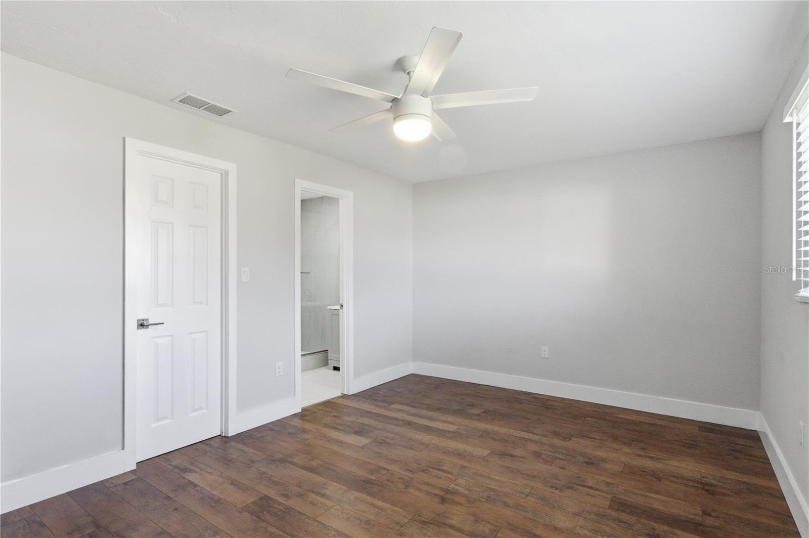 Image 17 of 21 For 3500 Beneva Road 307