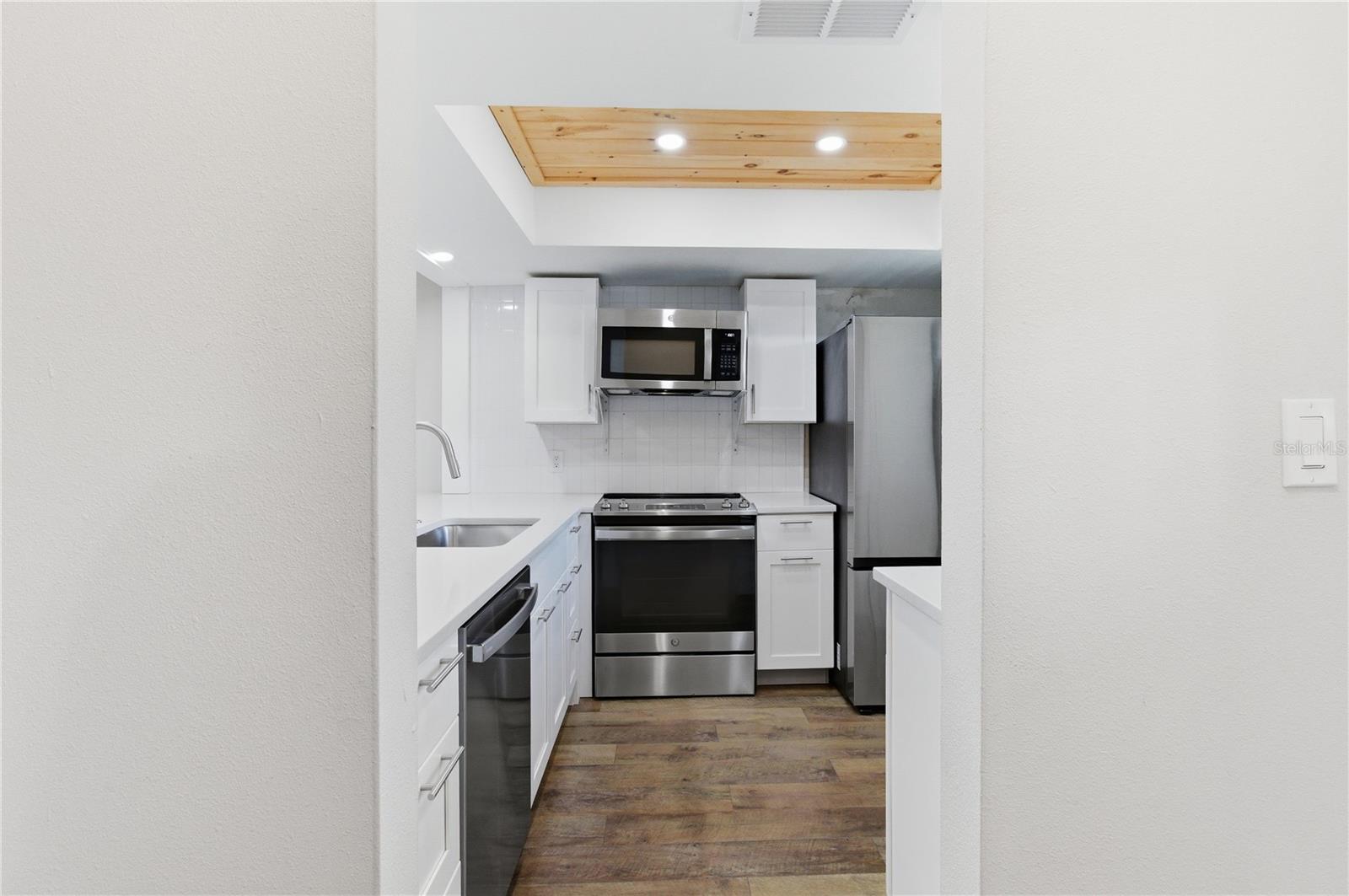 Image 4 of 21 For 3500 Beneva Road 307