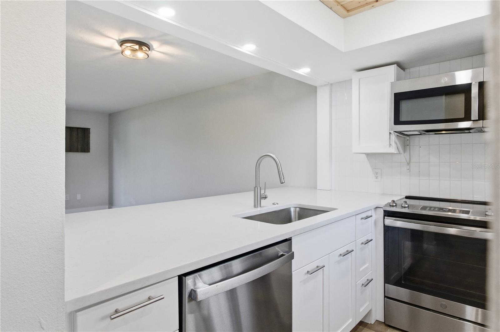 Image 5 of 21 For 3500 Beneva Road 307