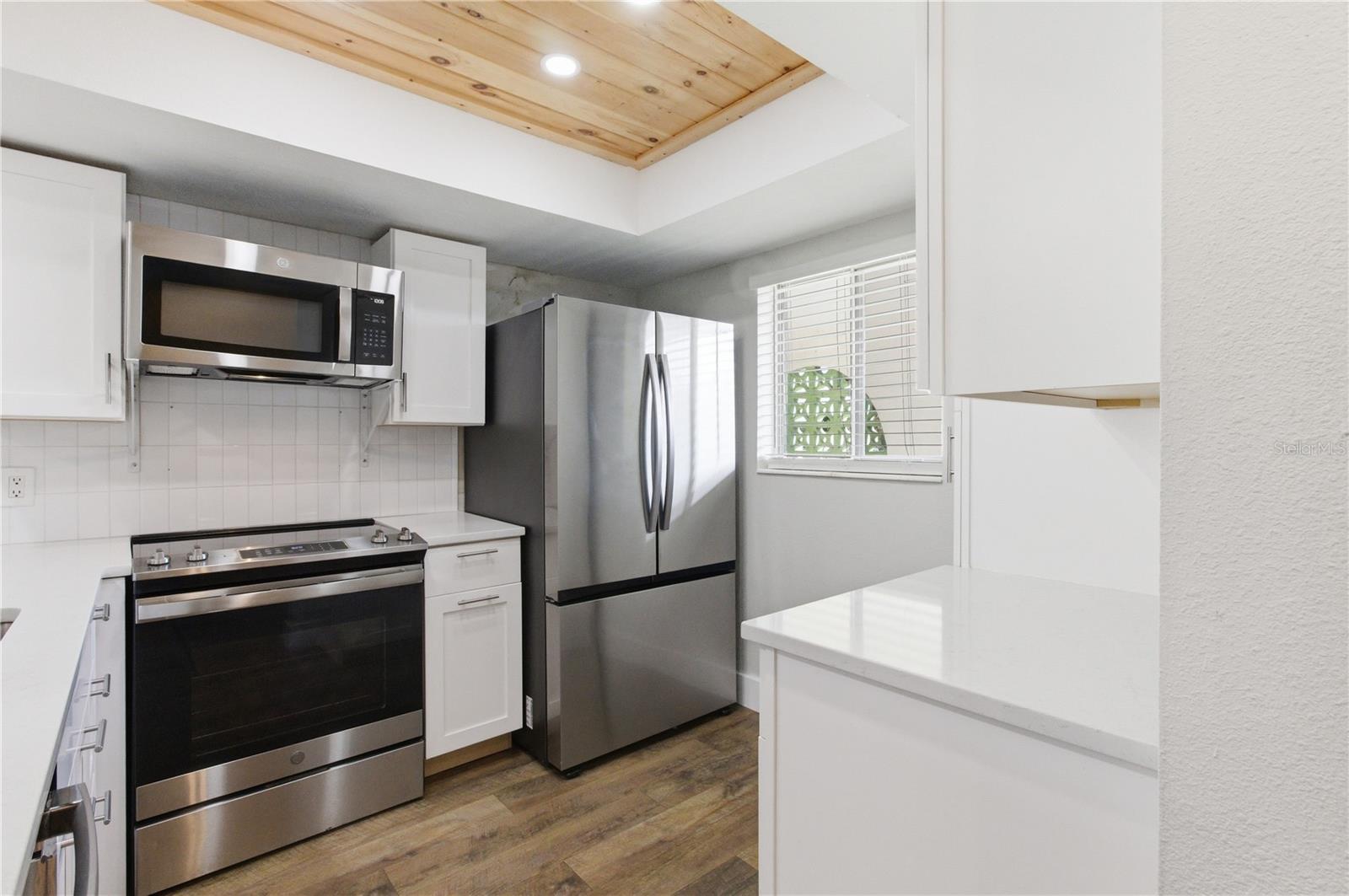 Image 6 of 21 For 3500 Beneva Road 307