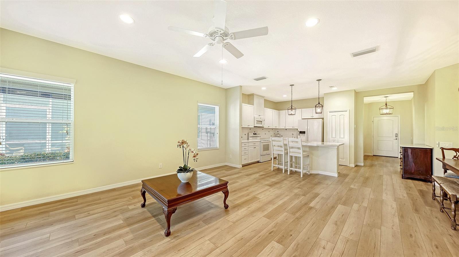 Image 11 of 38 For 1504 Calle Grand Street