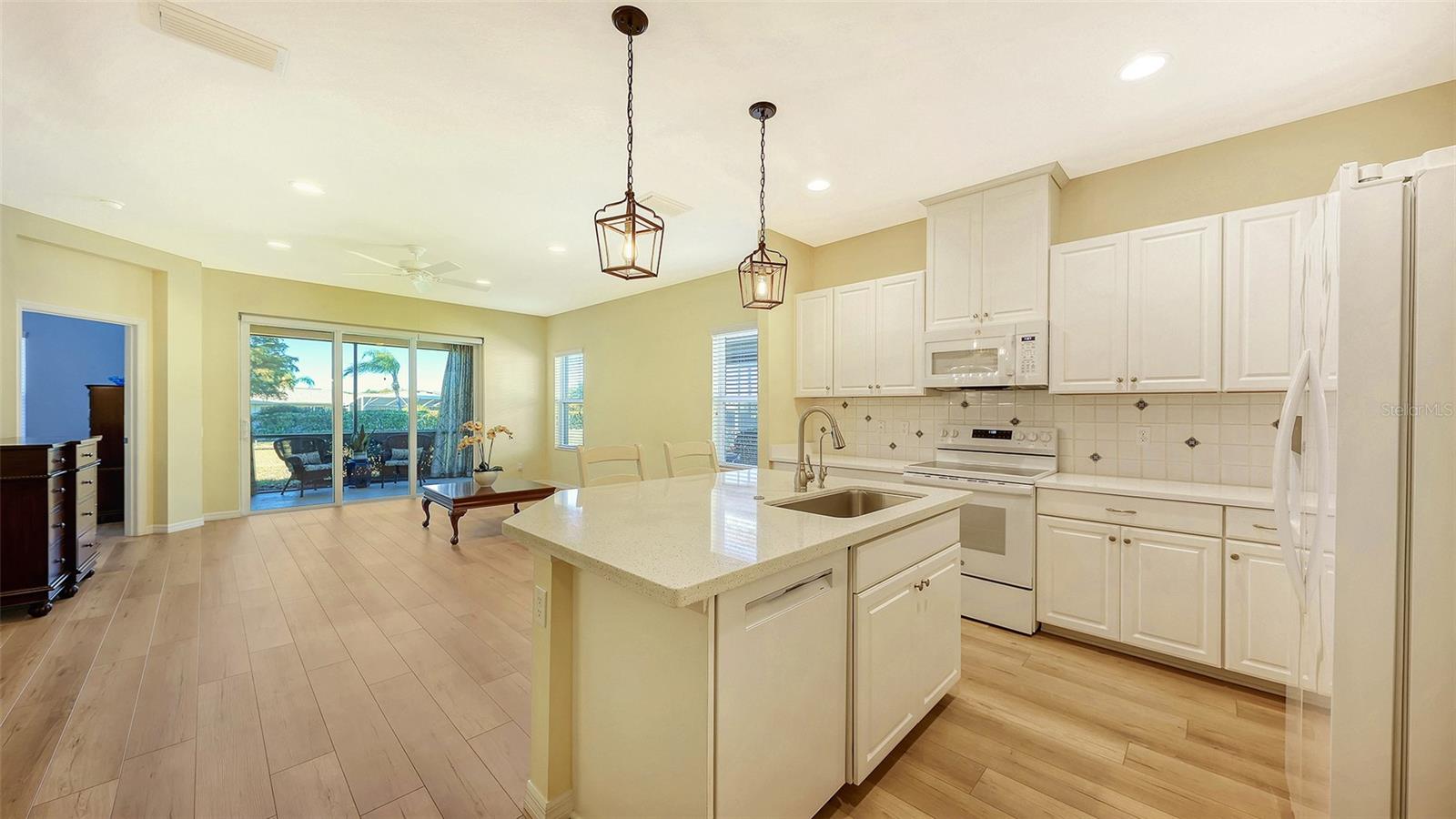 Image 8 of 38 For 1504 Calle Grand Street