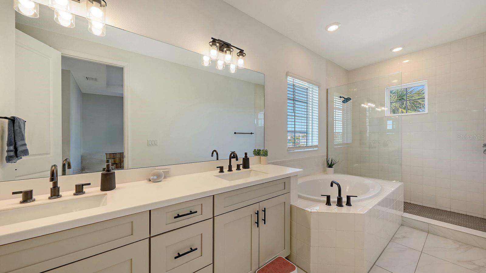 Image 11 of 13 For 10167 Milky Way Circle