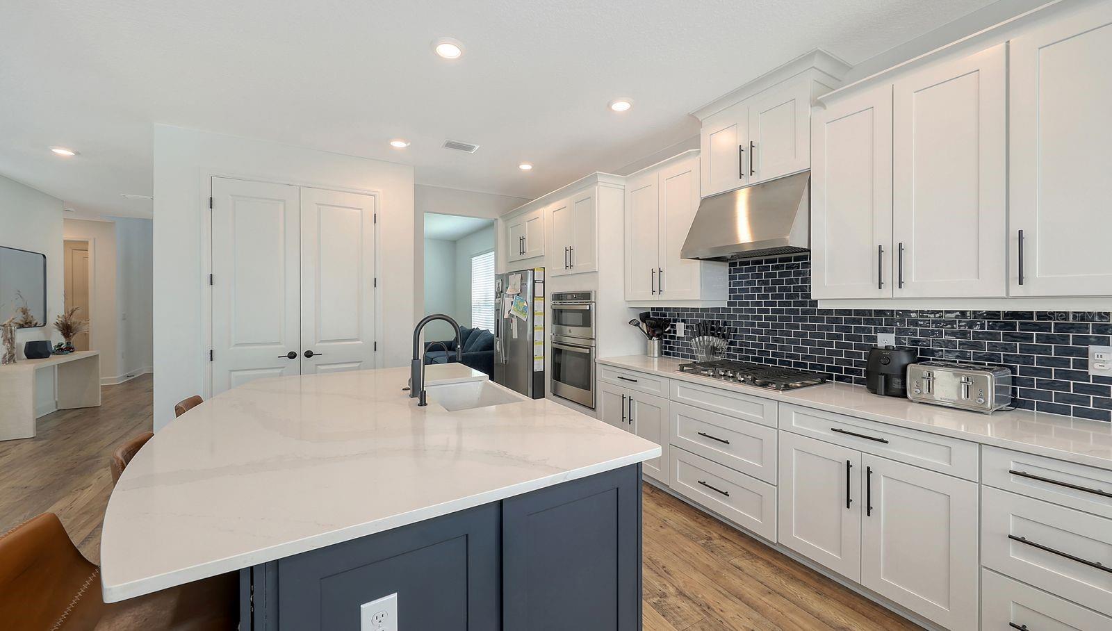 Image 7 of 13 For 10167 Milky Way Circle