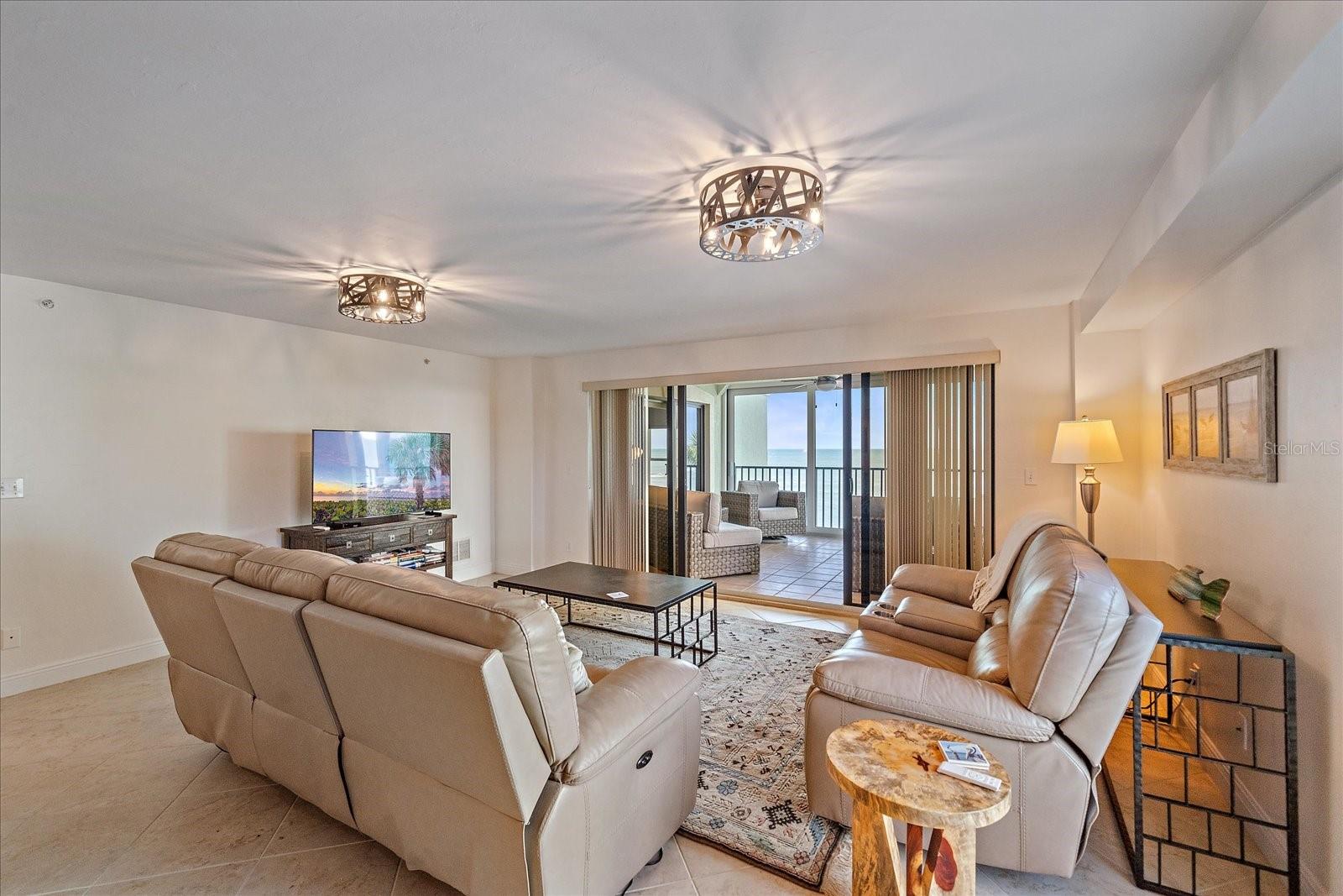 Image 10 of 49 For 5056 Beach Road 202