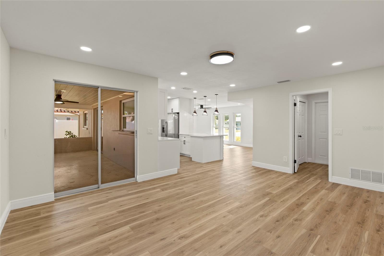 Image 10 of 29 For 2186 Waterside Drive