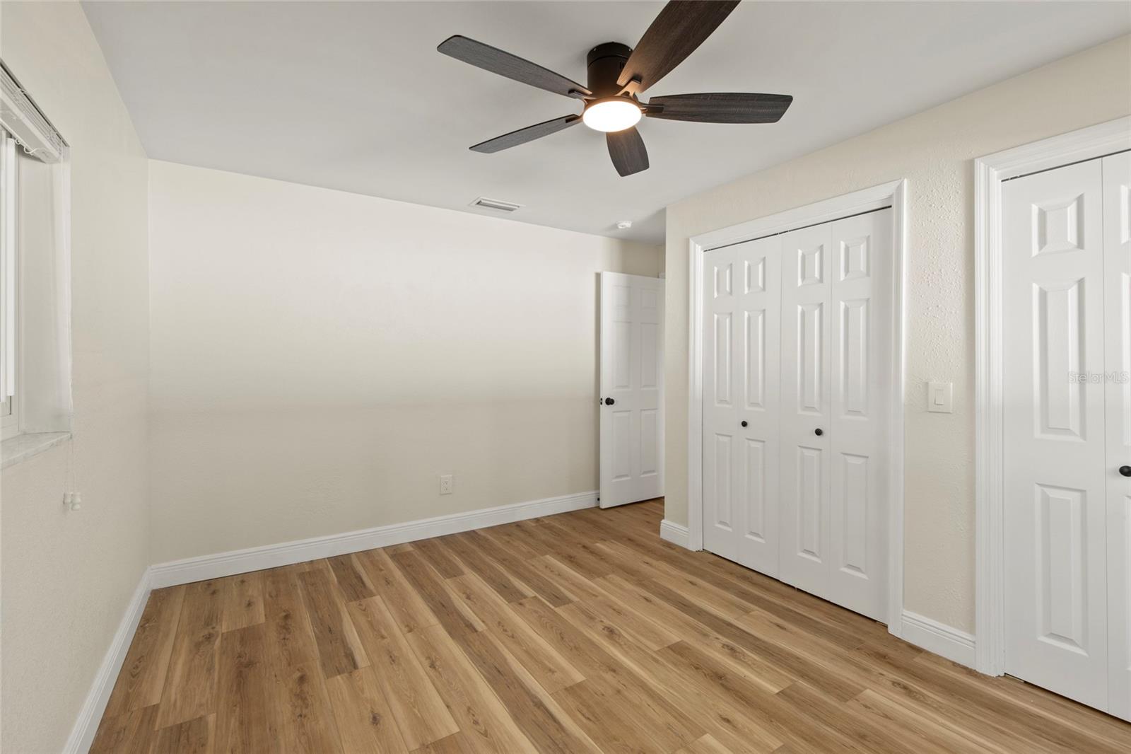 Image 14 of 29 For 2186 Waterside Drive