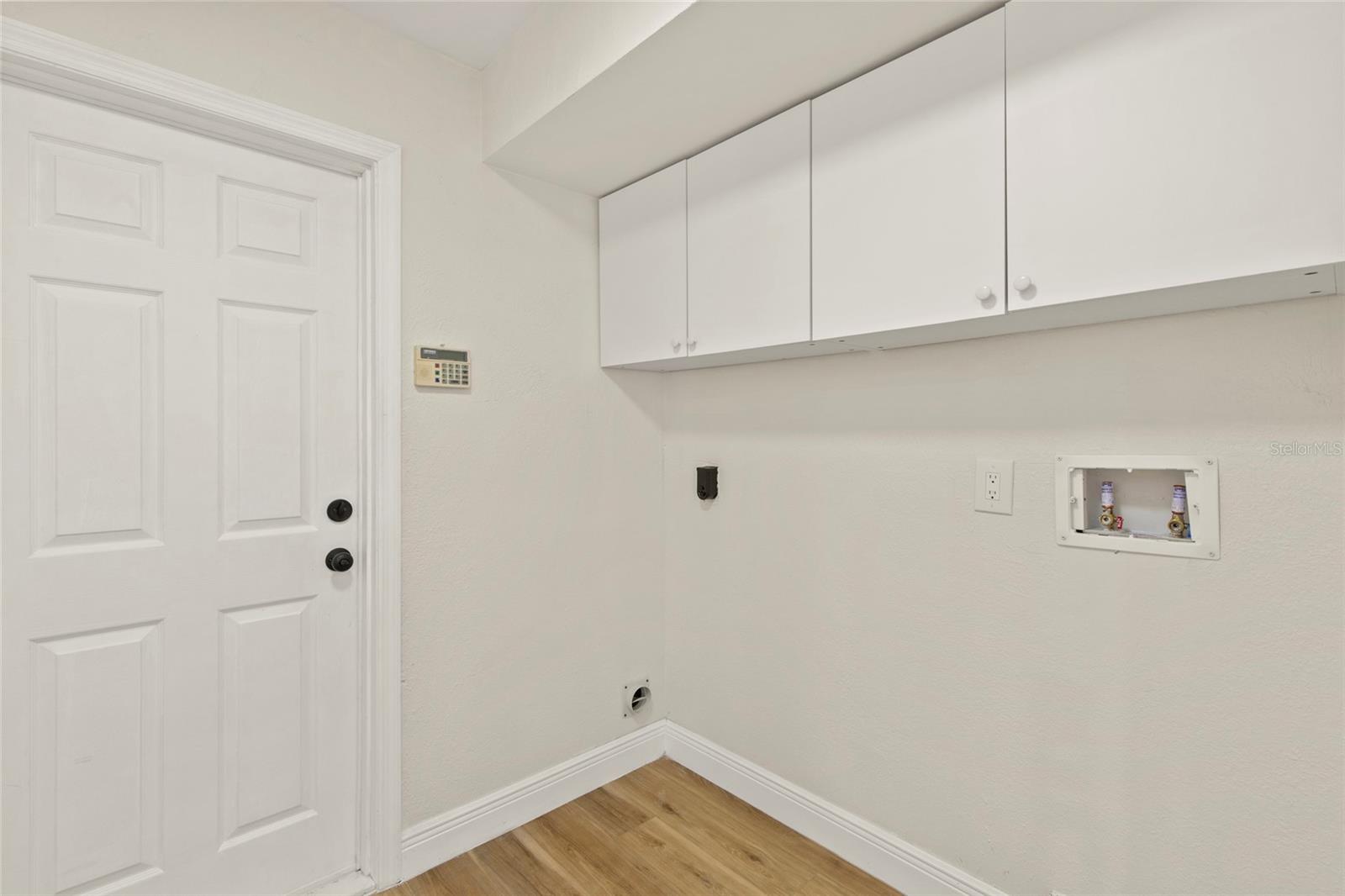 Image 17 of 29 For 2186 Waterside Drive