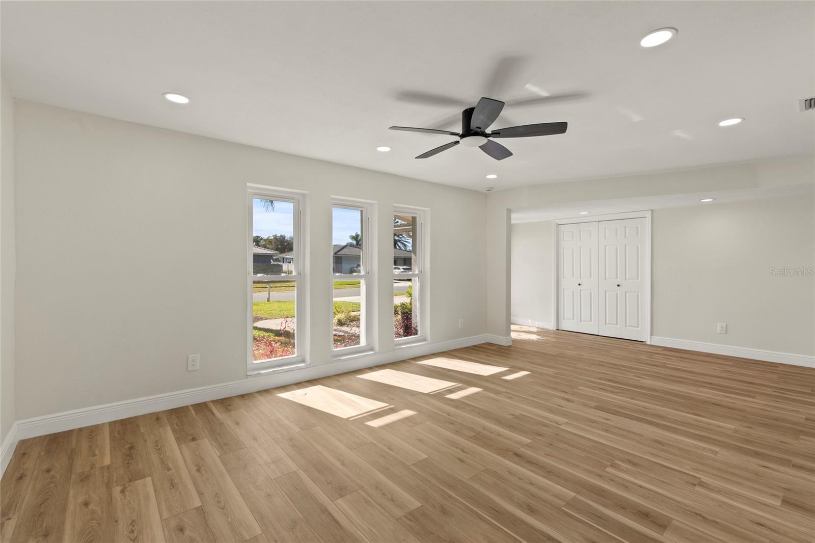 Image 4 of 29 For 2186 Waterside Drive