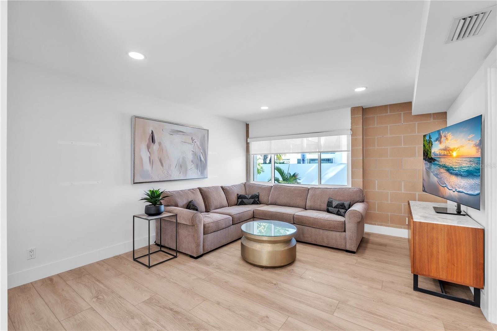 Image 14 of 41 For 701 Tyler Drive