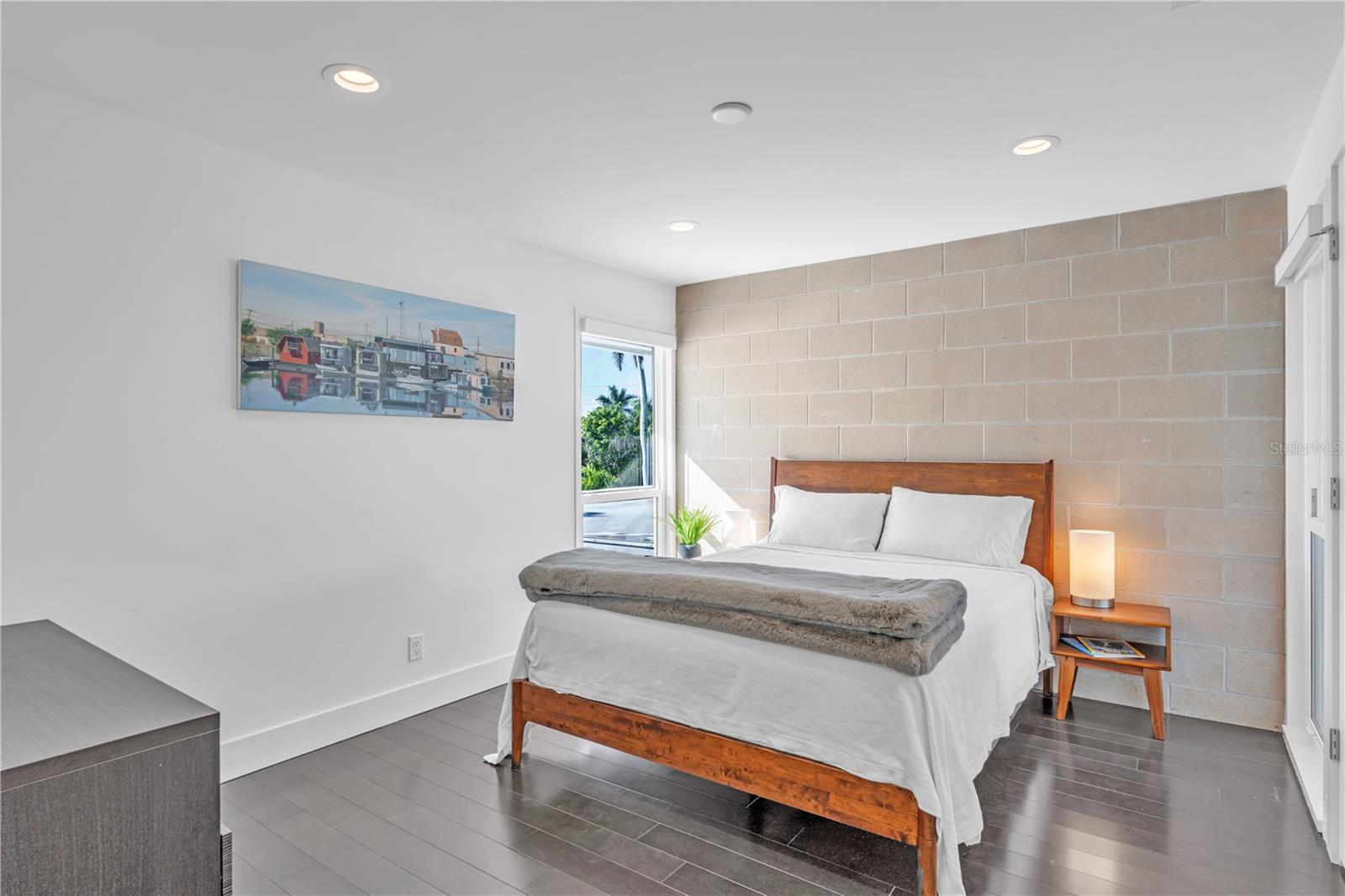 Image 20 of 41 For 701 Tyler Drive