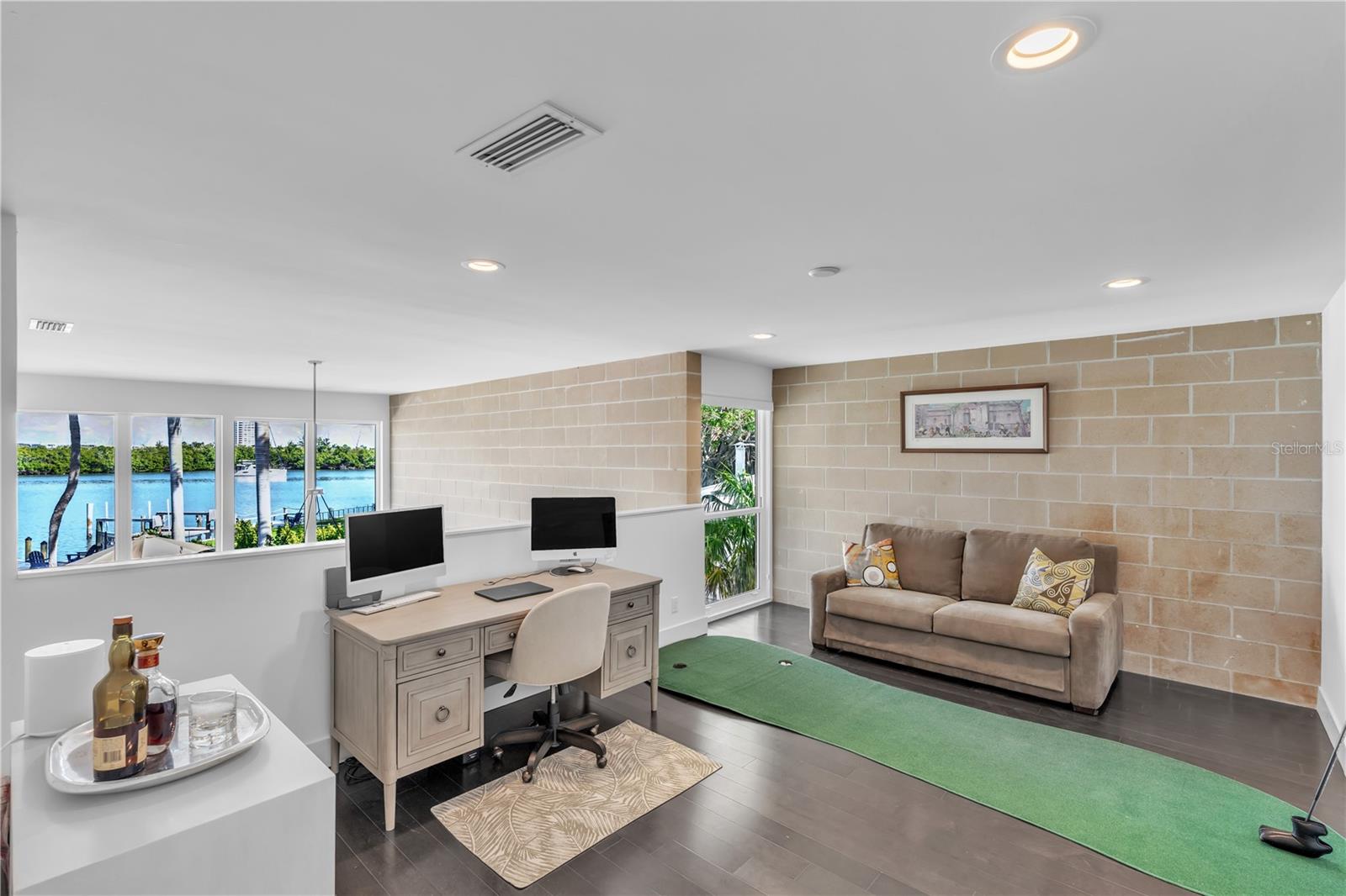 Image 23 of 41 For 701 Tyler Drive