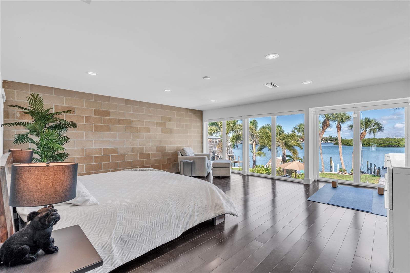 Image 24 of 41 For 701 Tyler Drive