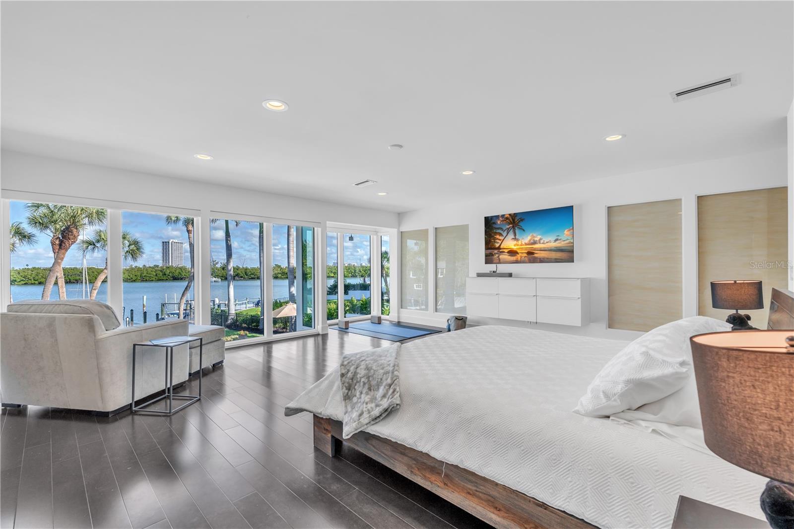 Image 25 of 41 For 701 Tyler Drive