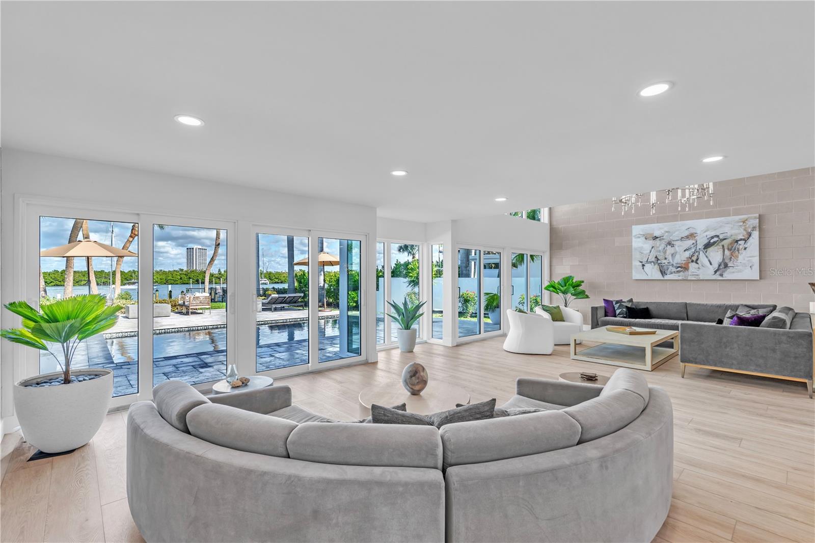 Image 9 of 41 For 701 Tyler Drive