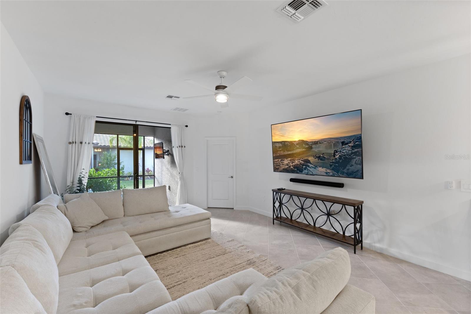 Image 4 of 47 For 5504 Sapphire Stone Cove