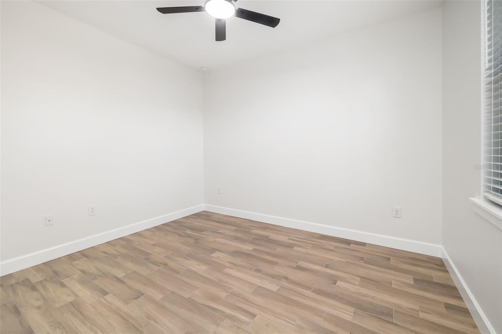 Image 23 of 36 For 118 Ruby Avenue N