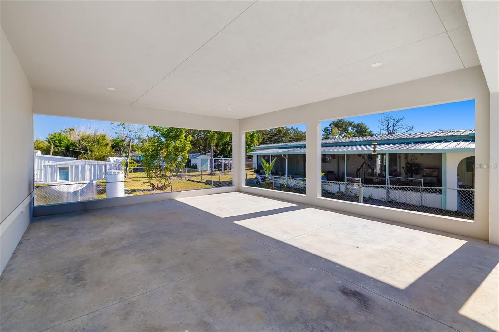 Image 6 of 36 For 118 Ruby Avenue N