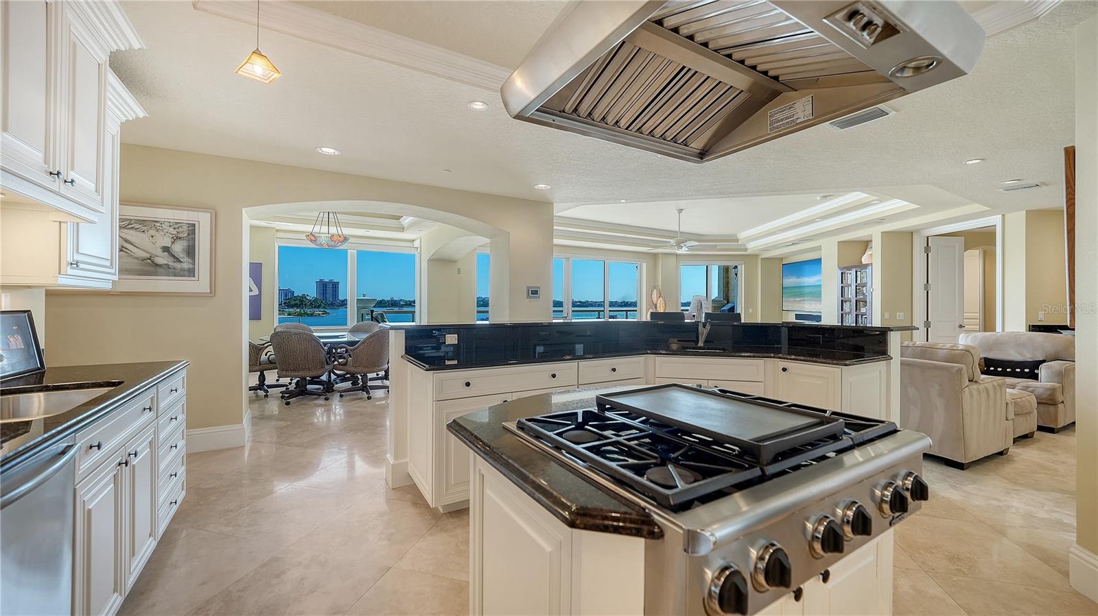 Image 17 of 50 For 464 Golden Gate Point 304